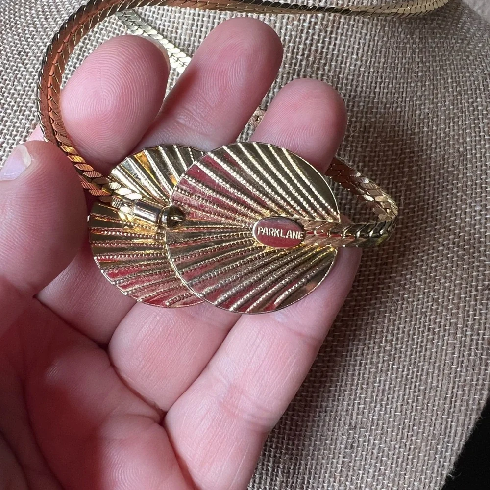 Vintage, Front-Clasp, Park Lane Gold Tone Seashell Necklace, Fan, Leaf, herringb